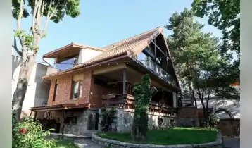 იყიდება 3 სართულიანი სახლი დაბა წყნეთში რუსთაველის ქუჩაზე (მიწის ნაკვეთი არასასოფლო-სამეურნეო).