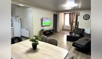 (Auto Translate!) The apartment is located at the beginning of Demetre Devil. On the first floor of the 9 -storey building, 100 meters from the building is a new park. The apartment is: two bright bedrooms, a studio -type semi -insulated kitchen, storage room (4 kW). For furniture and appliances.