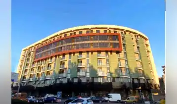 იყიდება 60m2 არასტანდარტული ახალი აშენებული ბინა რემონტით. ფასი: 97000$