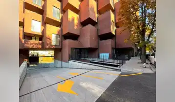 {{ gallery.alt }}