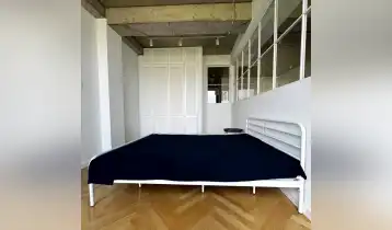 {{ gallery.alt }}