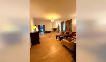 ქირავდება 140m2 ძველი აშენებული საკუთარი სახლი რემონტით. ფასი: 2500$