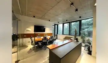 For Sale 199m2 Nonstandard New building Flat Newly renovated. Price: 680000$