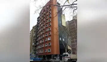 იყიდება 70m2 არასტანდარტული ახალი აშენებული ბინა თეთრი კარკასი. ფასი: 105000$