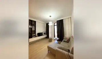 იყიდება 50m2 არასტანდარტული ახალი აშენებული ბინა ახალი რემონტით. ფასი: 115000$