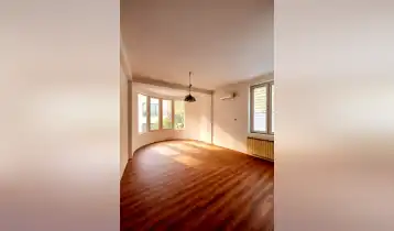 {{ gallery.alt }}