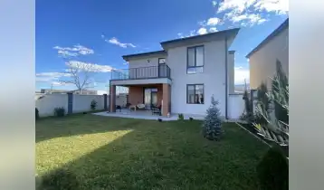 ქირავდება 2 სართულიანი კერძო სახლი,მისაღები, იზოლირებული სამზარეული,კაბინეტი,4 საძინებელი, გარდერობის ოთახი,3 სველი წერტილი, 3 აივანი,, სახლის ფართი 280 ეზო 514 დიღომი 1 ბიძინა ბარათაშვილის 23 საქალაქო სასამართლოსთან