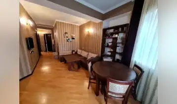 (Авто перевод!) Частный дом в Диди Дигом - 1200 кв.м. двор • 850 кв.м. жилая площадь • с бассейном и зеленой зоной 

Продается уникальный, многофункциональный частный дом, расположенный в Диди Дигоми.
Площадь: 850 кв.м жилой площади, 1200 кв.м меблированный двор.
3 этажа: подвал + основной этаж + мансарда.
15 номеров — идеально подходят как для проживания большой семьи, так и для коммерческих целей (офис, гостиница, гостевой дом, клиника и т. д.).
Большой зеленый двор.
Гибкое планирование использования пола
Парковка
 Двор и открытая территория:
Чистота леса, тенистые участки, место для барбекю, большие террасы – идеально подходят для семей, детских игр или гостей коммерческих объектов.