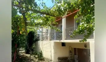 (Auto Translate!) A two-storey residential house for sale is located in Didi Dighomi, easily accessible by public transport. It has indoor and outdoor parking. The living floor has wooden floors with elegant decor. The living area is about 250 square meters. Downstairs there is a classic fireplace that adds coziness to the living room. The lower floor also includes a wine cellar, a bathroom and an internal garage (which can be converted into living space).
The house has three bedrooms, one full bath and one bathroom, a large living room, dining room and kitchen. There is also a covered terrace. The house is surrounded by a fence and has a large metal gate.
