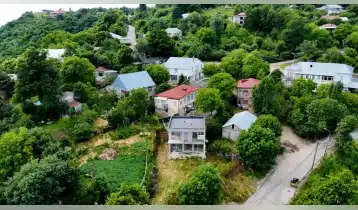 (Auto Translate!) For sale in Kojor, a 160 sq.m. country house with an additional 80 sq.m. veranda, where it is possible to arrange a summer area, with beautiful views. in a central place. The house is built with monolith and 30 cm pumice block.

All three floors are built with monolithic slabs.