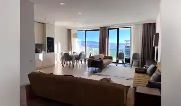 (Auto Translate!) Luxury apartment in one of the most prestigious districts of Tbilisi - Krtsanisi Villa Residence. The living room has a view of Tbilisi, and the bedrooms overlook the olive garden. The complex has a swimming pool, sauna and gym, courts, amphitheater and 24/7 security service.