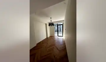 {{ gallery.alt }}