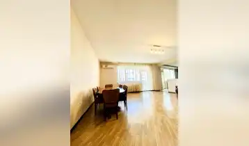 (Auto Translate!) A comfortable and bright apartment of 170 square meters is for sale in Vake, behind the Russian Embassy. The apartment is located in a well-maintained building built in 2003.