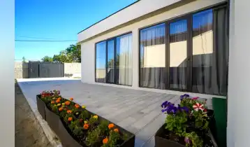 For Sale 165m2 New building Private House Newly renovated. Price: 300000$