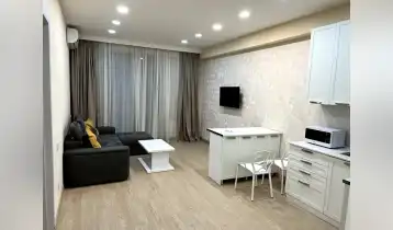 (Auto Translate!) In the center of Tbilisi, on Saakadze Square, a fully equipped, well-furnished apartment is for sale, with its own wardrobe space.