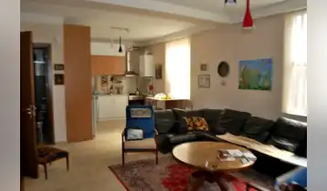 (Auto Translate!) Multipurpose 3-storey private house for sale — behind Hyundai Center.

The house can easily be adapted as a comfortable living space or as a full-fledged office space.

 5 isolated rooms
 3 bathrooms
 Wide verandah (roof space)
 own parking place

 It is an ideal choice for those looking for flexible space - for living, business or a combination of both.