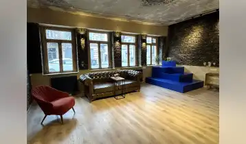 (Auto Translate!) Bright commercial space for sale from owner. The space is suitable for various types of business, including an office, cafe or warehouse.

The space has two entrances, one from the main street and the other from the side. The space is newly renovated and has a unique interior. It also has a basement, which is an additional storage.

The facility is located on a busy street with good traffic, and is only 8 minutes' walk from the 