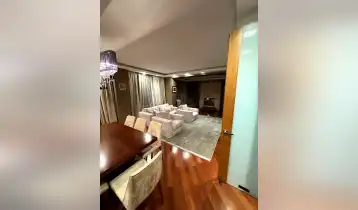 ქირავდება საუკეთესო ადგილზე, მთაწმინდაზე კერძო სახლი, საკუთარი პარკინგით.