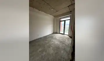 {{ gallery.alt }}