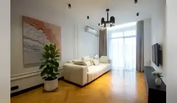 (Auto Translate!) For rent in Vake Hills, newly renovated ideal apartment, building

It is located behind the entrance, near Vaki Park and 10-15 minutes walk from any point in the center of Tbilisi along Vake/Saburtalo, bypassing traffic jams. The building is of premium class, with security, with an internal closed yard