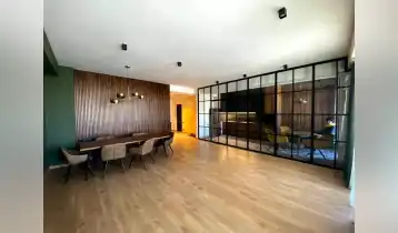 For Rent 140m2 Nonstandard New building Flat Newly renovated. Price: 3500$