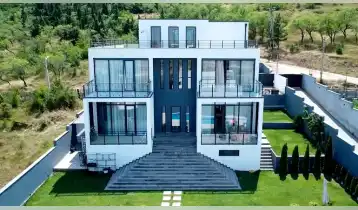 For Sale 600m2 New building Private House Newly renovated. Price: 825000$