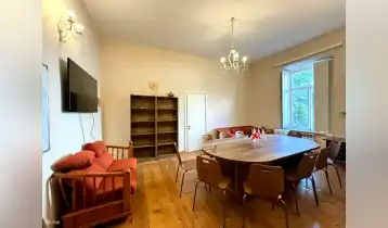 (Auto Translate!) Commercial space for sale, G. Akhvlediani Street (Perovskaya)
Second floor, office space.
Ideal for office or hostel or any other activity.