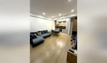 იყიდება 60m2 არასტანდარტული ახალი აშენებული ბინა ახალი რემონტით. ფასი: 123000$