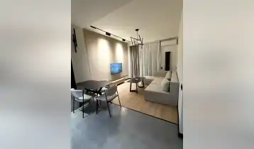 იყიდება 51m2 არასტანდარტული ახალი აშენებული ბინა ახალი რემონტით. ფასი: 118000$