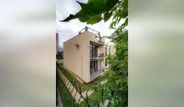 Продается 98m2 Нестандартный Новостройка Квартира с новым ремонтом. Цена: 230000$