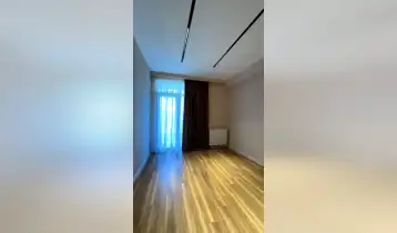 იყიდება 51m2 არასტანდარტული ახალი აშენებული ბინა ახალი რემონტით. ფასი: 92000$