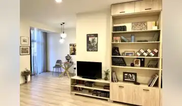 იყიდება 75m2 არასტანდარტული ახალი აშენებული ბინა ახალი რემონტით. ფასი: 270000$