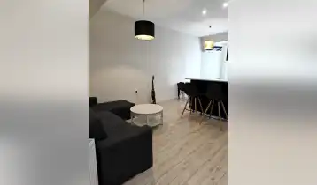 იყიდება 80m2 არასტანდარტული ახალი აშენებული ბინა ახალი რემონტით. ფასი: 178000$