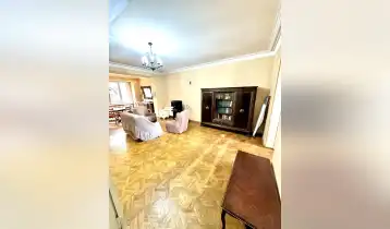 იყიდება 100m2 არასტანდარტული ძველი აშენებული ბინა ძველი რემონტით. ფასი: 280000$