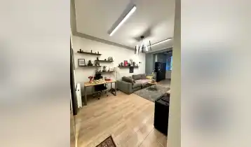 იყიდება 90m2 არასტანდარტული ძველი აშენებული ბინა ახალი რემონტით. ფასი: 200000$