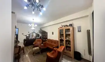 იყიდება 69m2 არასტანდარტული ახალი აშენებული ბინა ახალი რემონტით. ფასი: 125000$