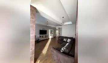 იყიდება 114m2 არასტანდარტული ახალი აშენებული ბინა ახალი რემონტით. ფასი: 249000$