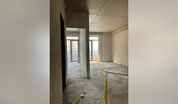 იყიდება 45m2 არასტანდარტული ახალი აშენებული ბინა თეთრი კარკასი. ფასი: 75000$