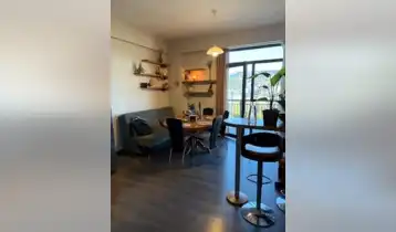 იყიდება 110m2 არასტანდარტული ახალი აშენებული ბინა ახალი რემონტით. ფასი: 307000$