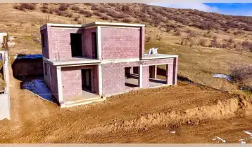 (Auto Translate!) A house for sale in the vicinity of Kvemo Lisi in black frame condition. The total area of ​​the house is 237 sq.m., and the plot of land is 300 sq.m. There are panoramic views of Lisi Lake and the city. The project has a large living room, kitchen, 3 bedrooms and 2 bathrooms.
