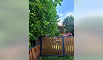 (Авто перевод!) Продается небольшой дом в Бакуриани на улице Руставели, недалеко от Центрального парка.