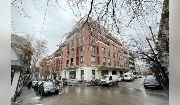 იყიდება 2 ოთახიანი ბინა პრესტიჟულ კორპუსში ვერაზე.