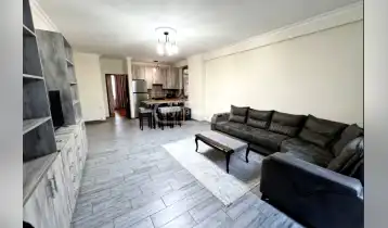 ქირავდება 90m2 არასტანდარტული ახალი აშენებული ბინა რემონტით. ფასი: 1100$