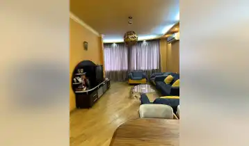 იყიდება 150m2 არასტანდარტული ახალი აშენებული ბინა ძველი რემონტით. ფასი: 270000$