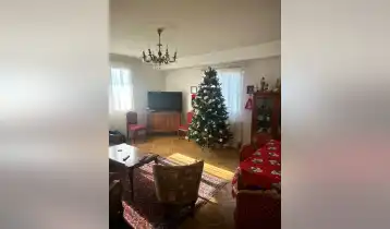 იყიდება 129m2 ყავლაშვილის ძველი აშენებული ბინა ძველი რემონტით. ფასი: 150000$