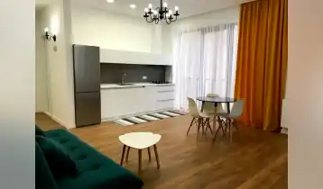 იყიდება 70m2 არასტანდარტული ახალი აშენებული ბინა ახალი რემონტით. ფასი: 225000$
