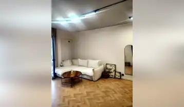 იყიდება 53m2 არასტანდარტული ახალი აშენებული ბინა ახალი რემონტით. ფასი: 158000$