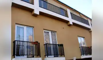 ქირავდება 300m2 ახალი აშენებული საკუთარი სახლი რემონტით. ფასი: 4500$