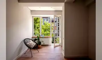 {{ gallery.alt }}