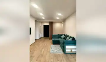 იყიდება 68m2 არასტანდარტული ახალი აშენებული ბინა ახალი რემონტით. ფასი: 125000$